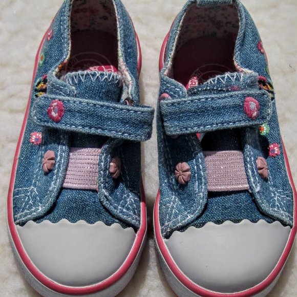 Bundle of Size 4 Girls Shoes - Picture 3 of 12